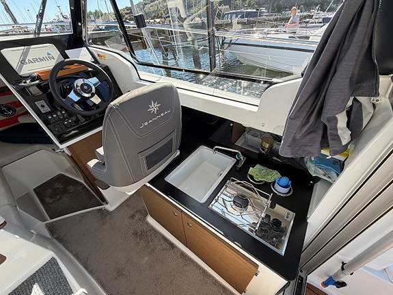JEANNEAU 695 Merry  Fisher Serie 2- 2022, Yamaha 150 6 of 11