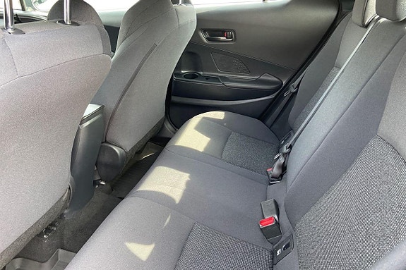 Toyota C-HR 13 of 21