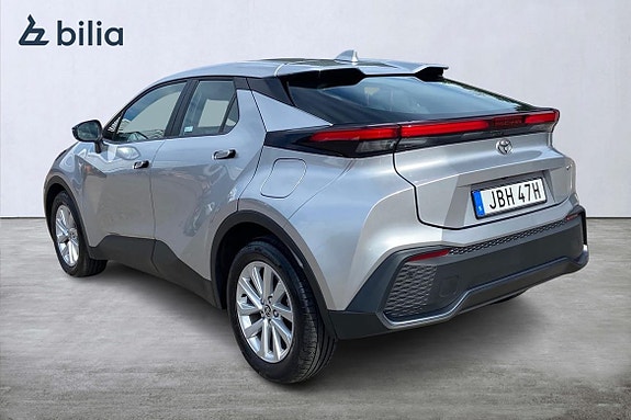 Toyota C-HR 2 of 21