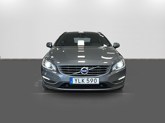 Volvo V60 2 of 17