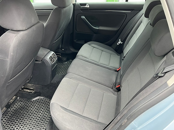 Volkswagen Golf VI 4 of 6