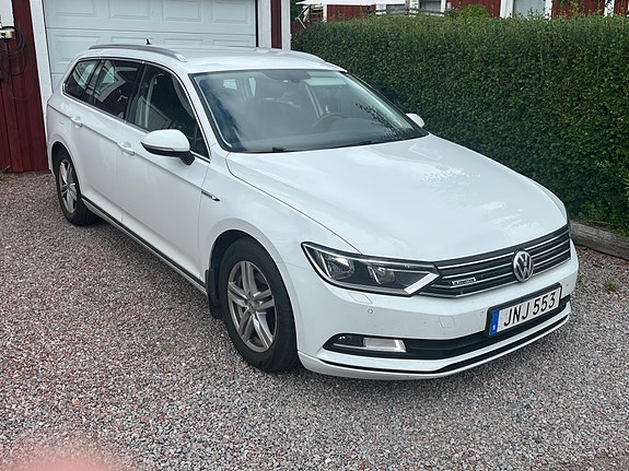 Volkswagen Passat 2 of 5