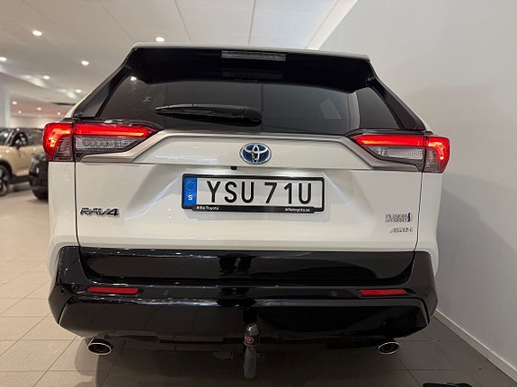 Toyota RAV4 Plug-in Hybrid 5 of 5