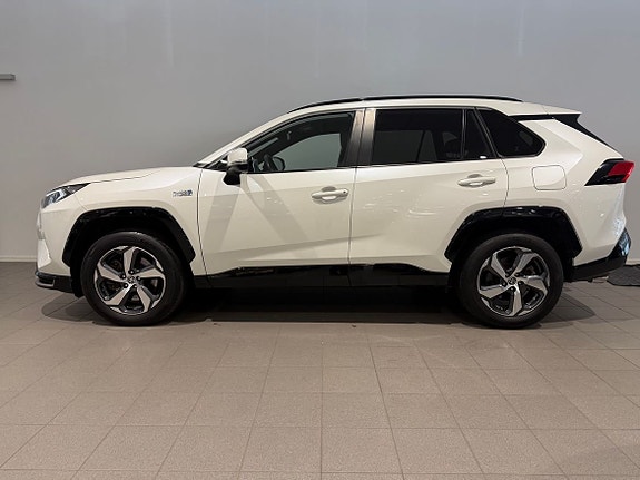 Toyota RAV4 Plug-in Hybrid 3 of 5