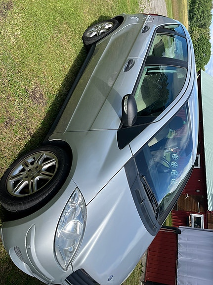 Mercedes-Benz A150 4 of 5