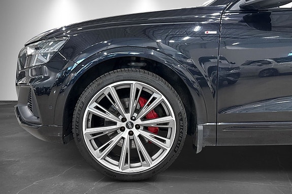 Audi Q8 2 of 5