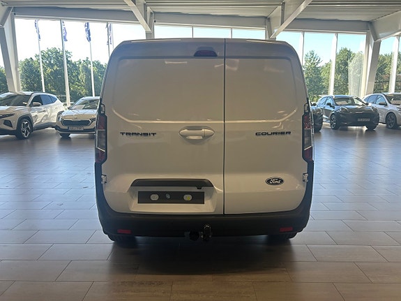 Ford Transit Courier 4 of 5