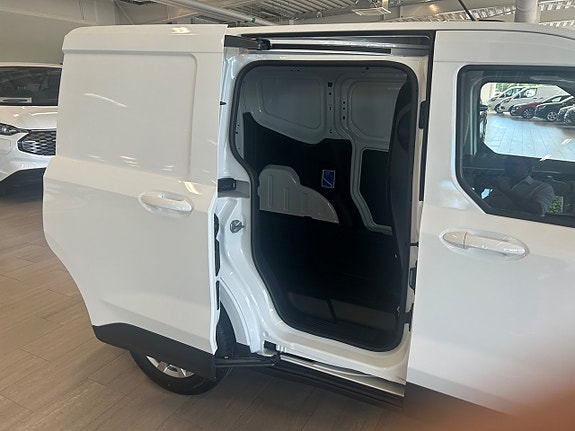 Ford Transit Courier 8 of 13