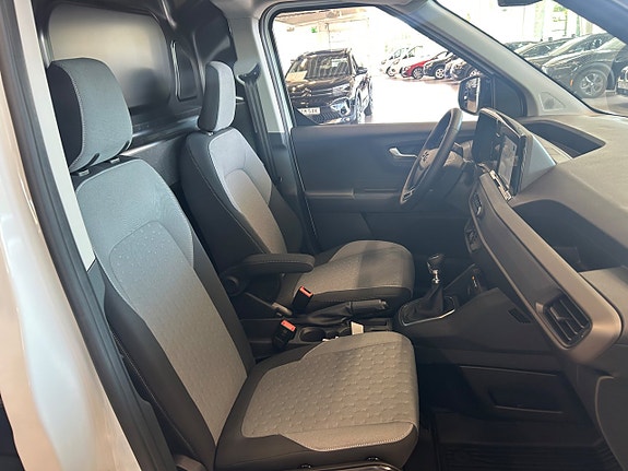 Ford Transit Courier 13 of 13