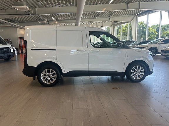 Ford Transit Courier 6 of 13