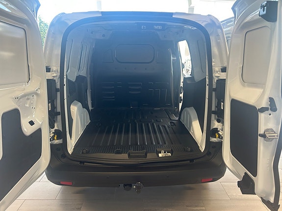 Ford Transit Courier 9 of 13