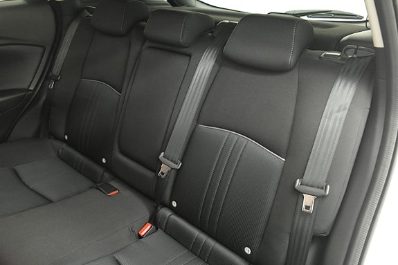 Mazda CX-3 15 of 19