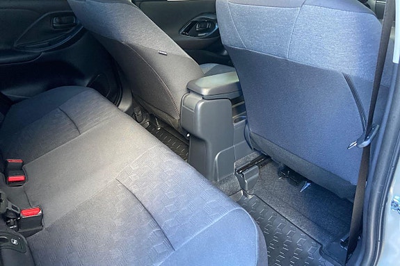Toyota Yaris 9 of 21
