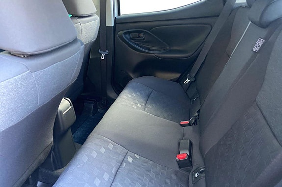 Toyota Yaris 13 of 21