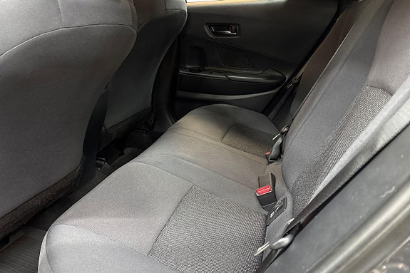 Toyota C-HR 13 of 21