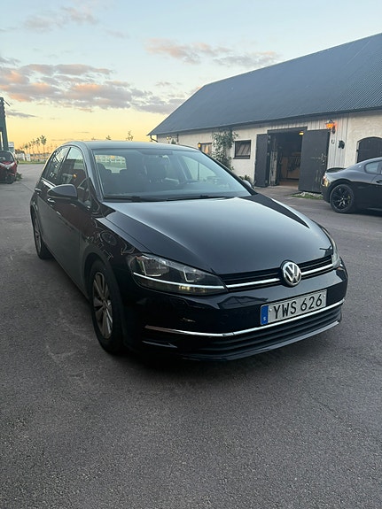 Volkswagen Golf VII 2 of 5
