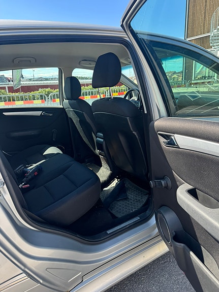 Mercedes-Benz B200 7 of 10