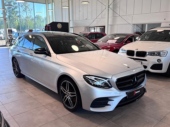 Mercedes-Benz E220 2 of 5