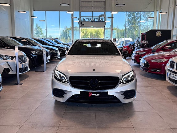 Mercedes-Benz E220 3 of 5
