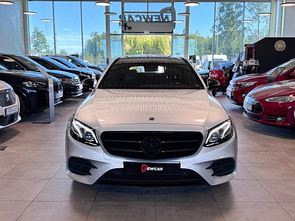 Mercedes-Benz E220 4 of 5