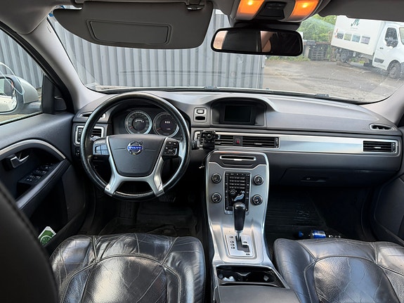 Volvo V70 4 of 5