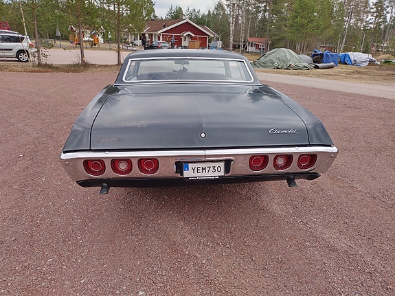 Chevrolet Impala 4 of 5