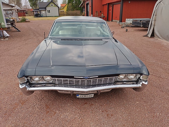 Chevrolet Impala 3 of 5