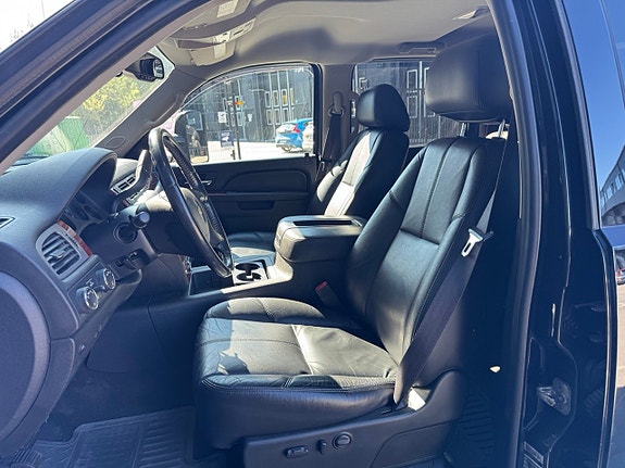 Chevrolet Silverado 4 of 5