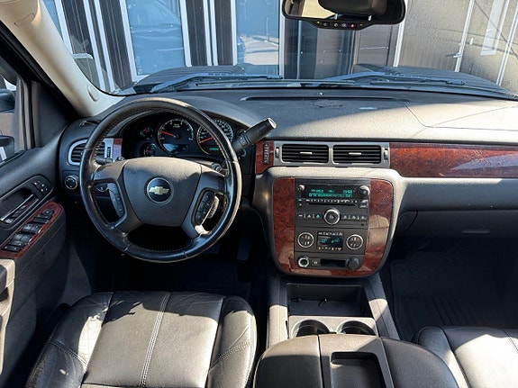 Chevrolet Silverado 2 of 5