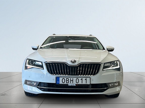 Skoda Superb 2 of 5