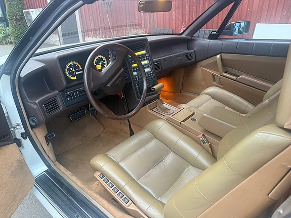 Cadillac Allante 3 of 5