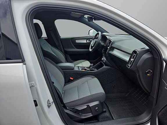Volvo XC40 15 of 16