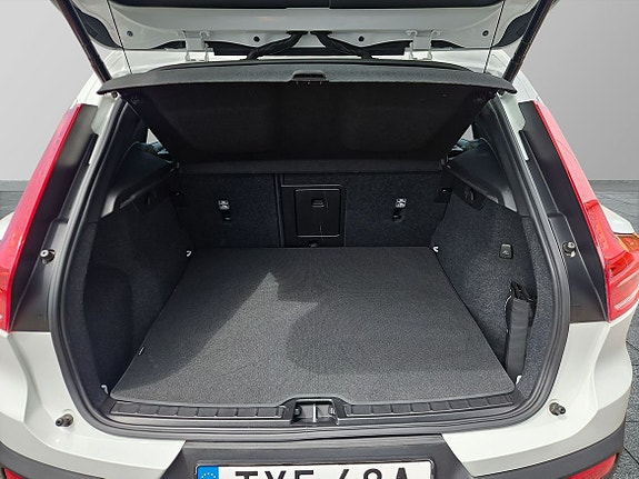 Volvo XC40 7 of 16