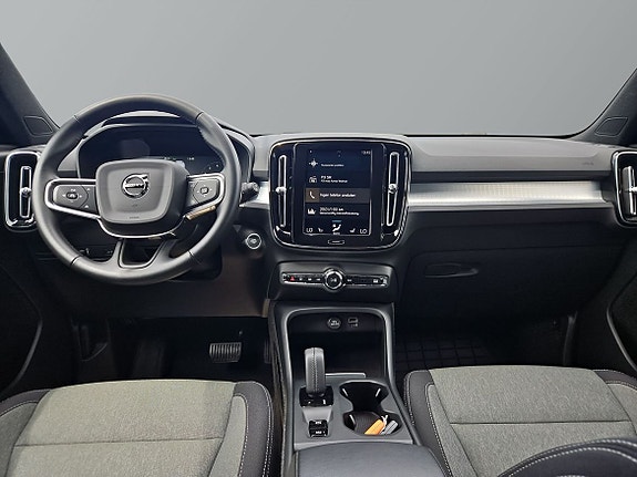 Volvo XC40 5 of 5