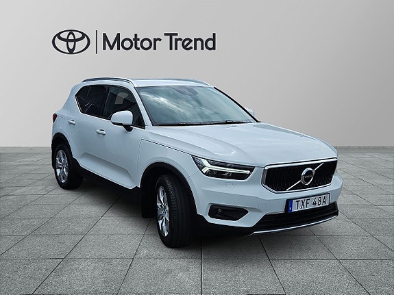 Volvo XC40 3 of 5