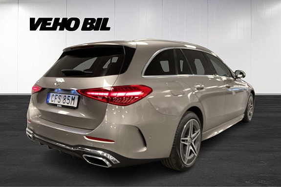 Mercedes-Benz C300 3 of 5