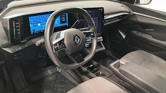 Renault Megane E-Tech 5 of 9