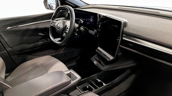 Renault Megane E-Tech 3 of 9