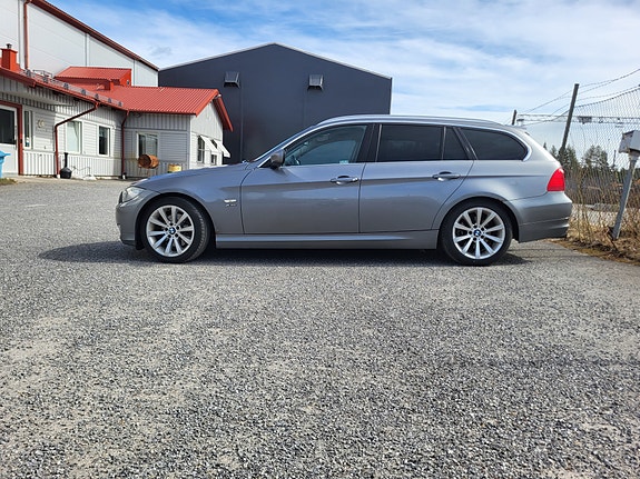 BMW 320d 2 of 5