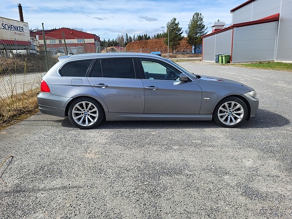 BMW 320d 3 of 5