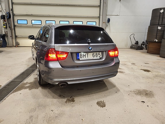 BMW 320d 4 of 5