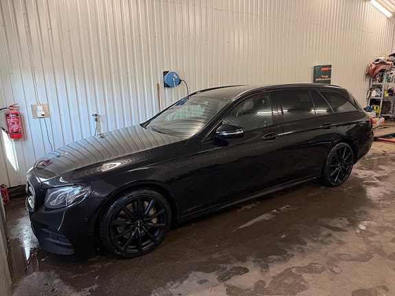 Mercedes-Benz E350 2 of 5