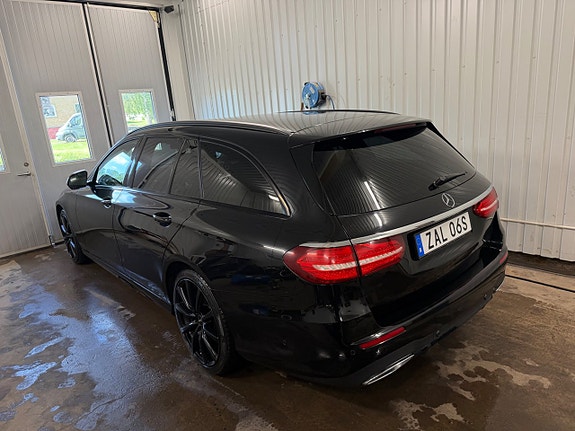 Mercedes-Benz E350 3 of 5