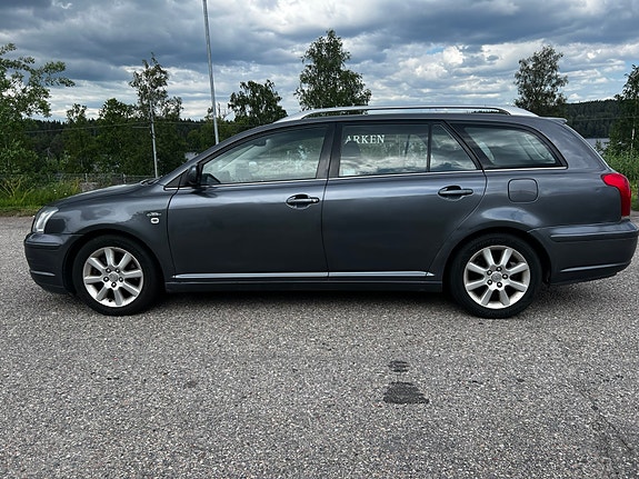 Toyota Avensis 4 of 5