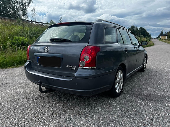 Toyota Avensis 3 of 5