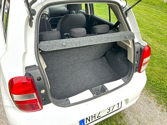 Nissan Micra 4 of 5