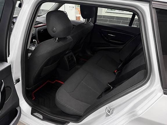 BMW 320d 8 of 11
