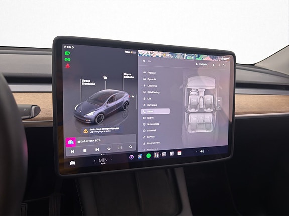 Tesla Model Y 25 of 30