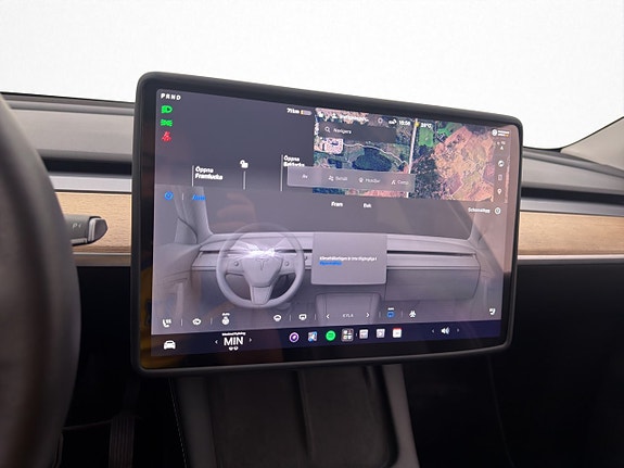 Tesla Model Y 24 of 30
