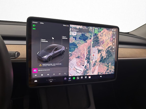 Tesla Model Y 17 of 30